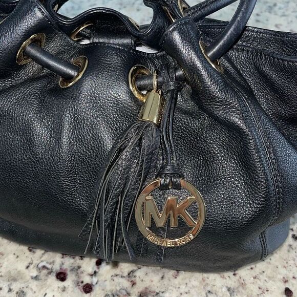 Michael Kors Womens Leather Ring Handle Hobo Handbag Black - Picture 2 of 11